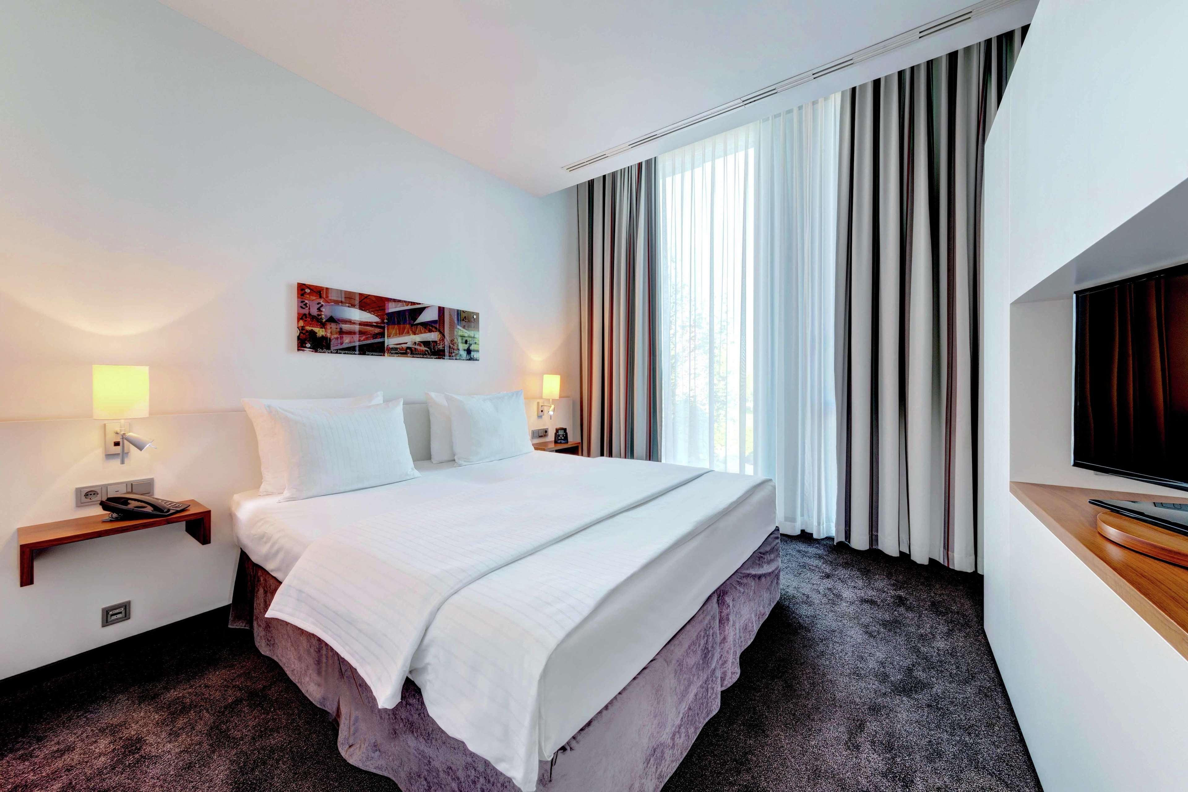 Hilton Garden Inn Stuttgart Neckarpark Bagian luar foto