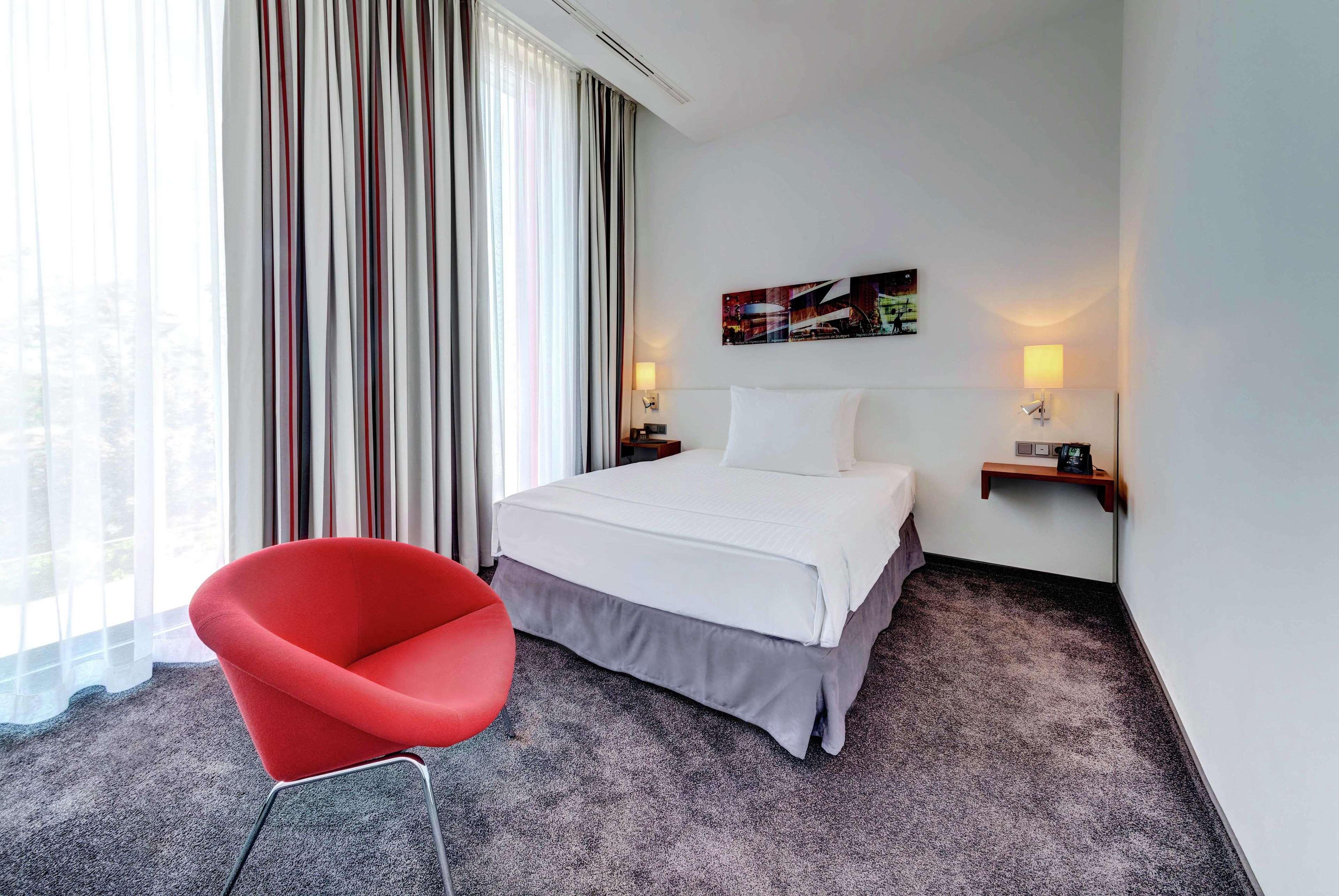 Hilton Garden Inn Stuttgart Neckarpark Bagian luar foto