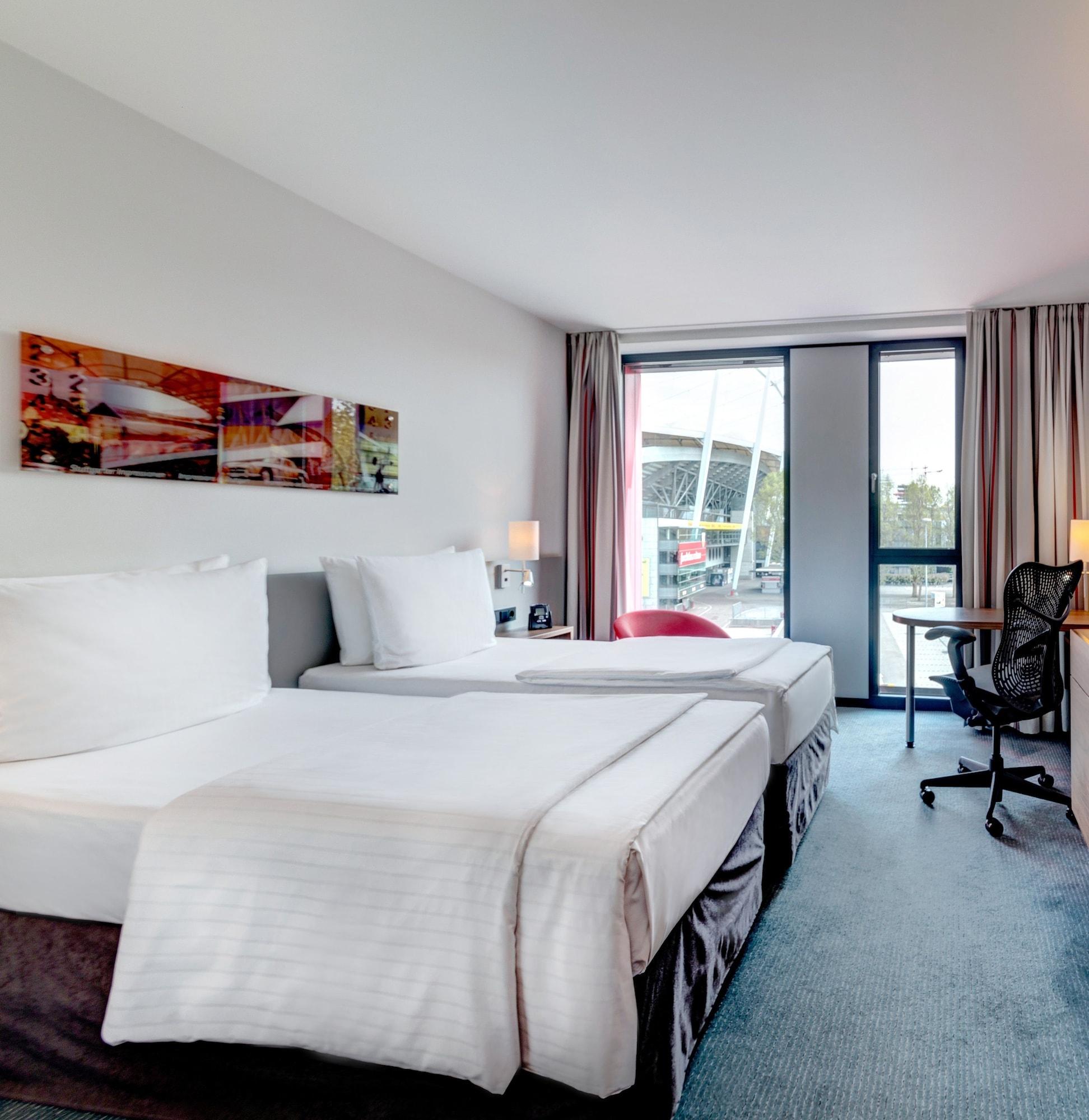 Hilton Garden Inn Stuttgart Neckarpark Bagian luar foto