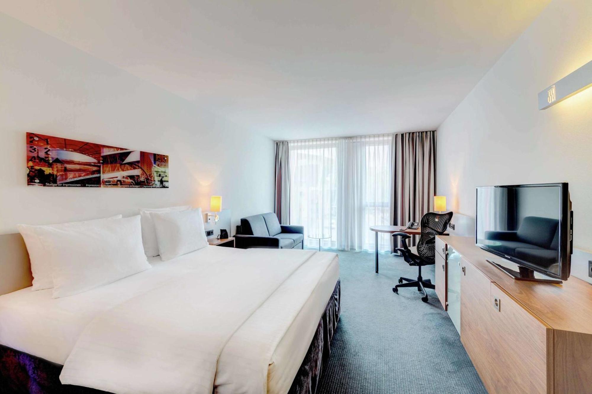 Hilton Garden Inn Stuttgart Neckarpark Bagian luar foto