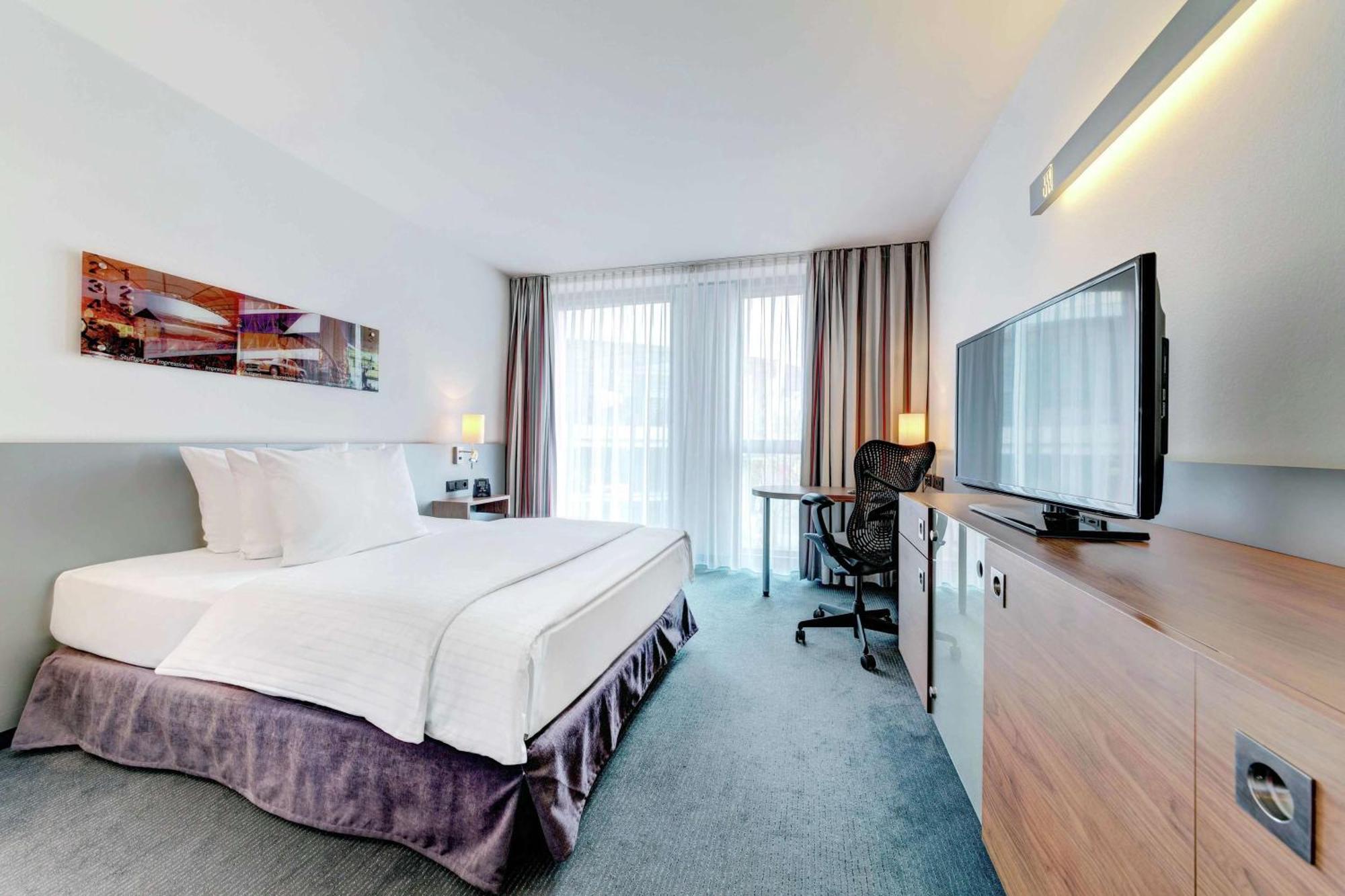 Hilton Garden Inn Stuttgart Neckarpark Bagian luar foto