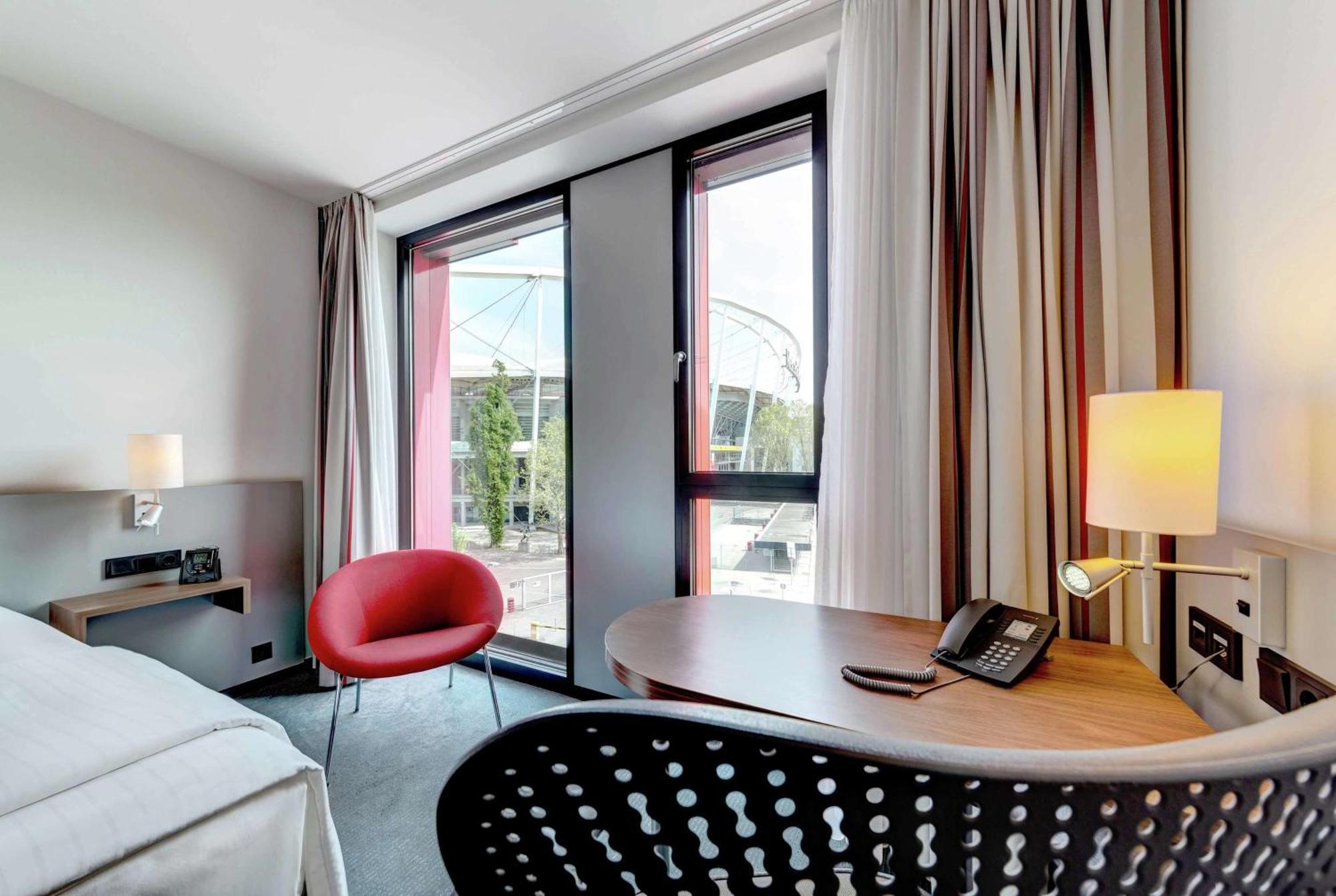 Hilton Garden Inn Stuttgart Neckarpark Bagian luar foto