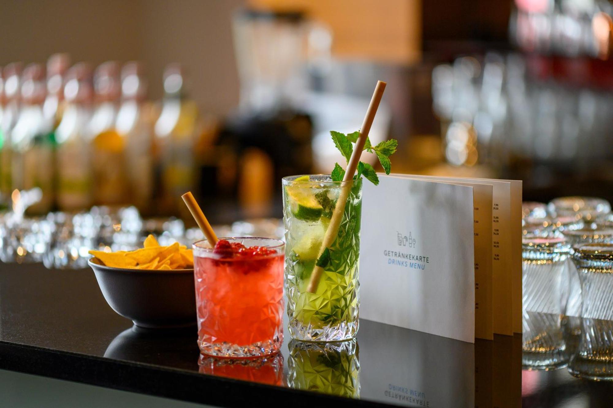 Hilton Garden Inn Stuttgart Neckarpark Bagian luar foto