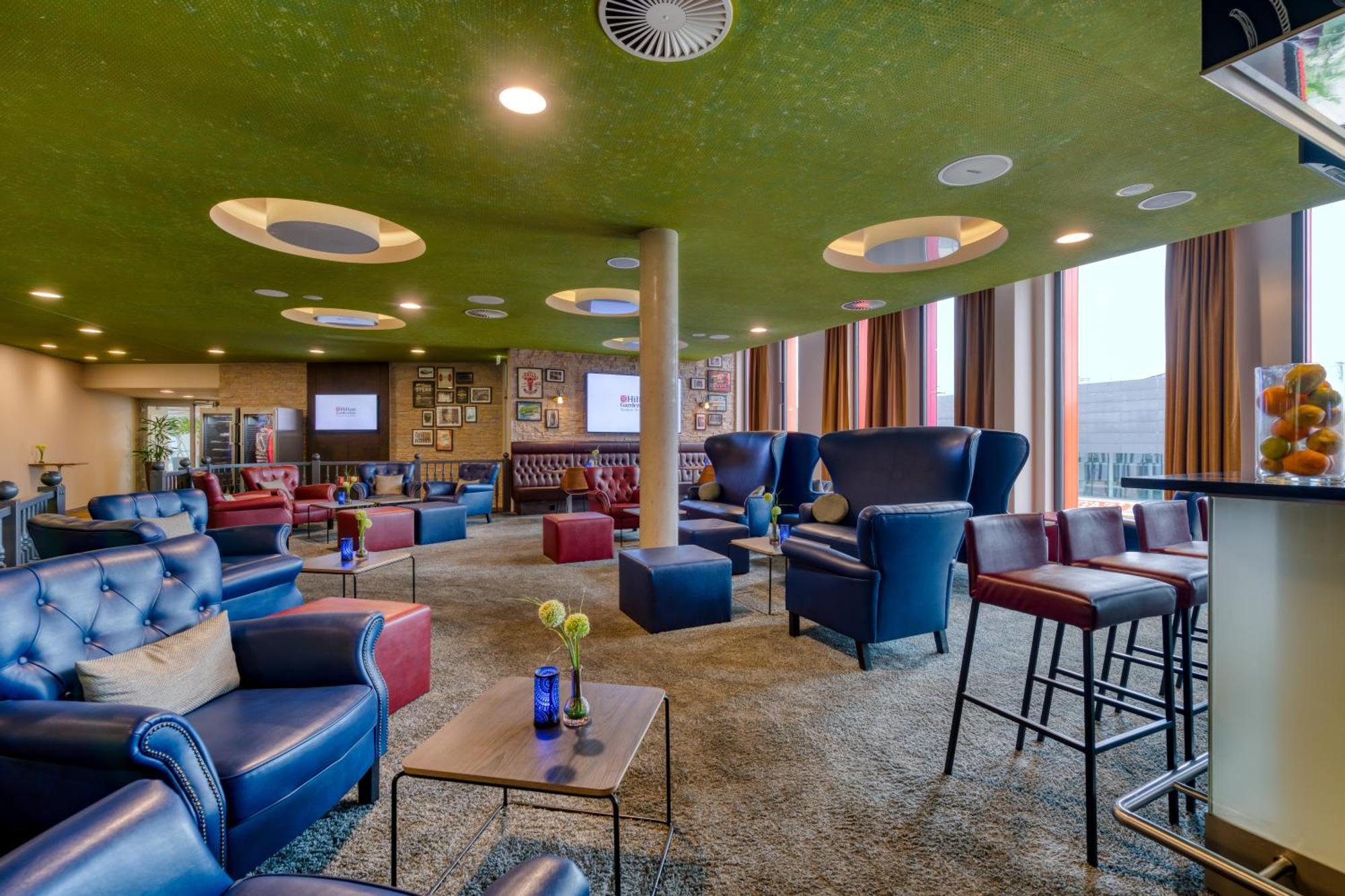 Hilton Garden Inn Stuttgart Neckarpark Bagian luar foto