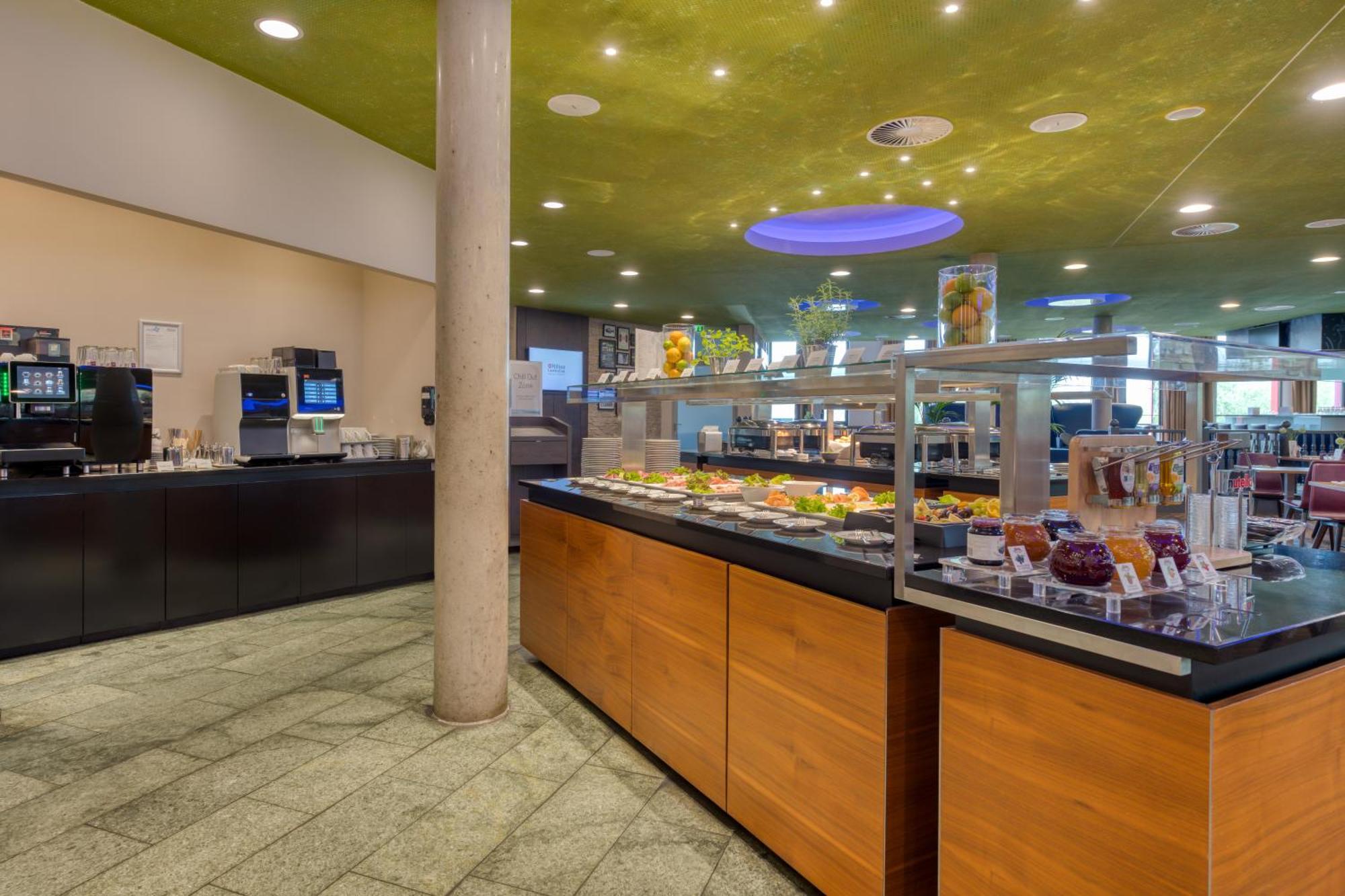 Hilton Garden Inn Stuttgart Neckarpark Bagian luar foto