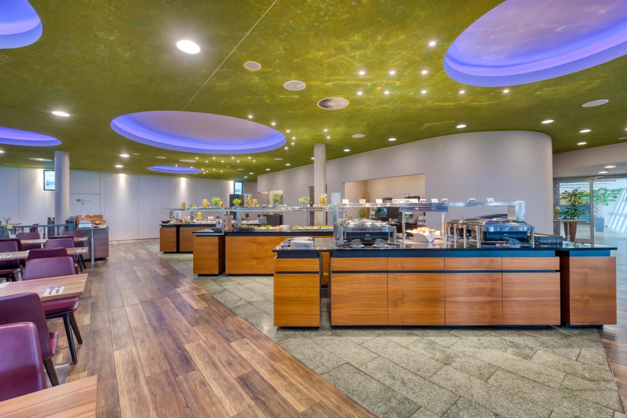 Hilton Garden Inn Stuttgart Neckarpark Bagian luar foto