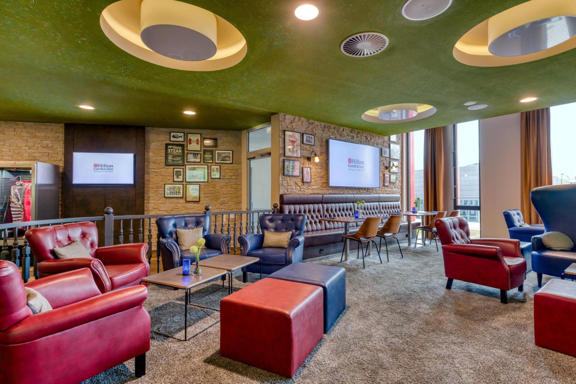 Hilton Garden Inn Stuttgart Neckarpark Bagian luar foto