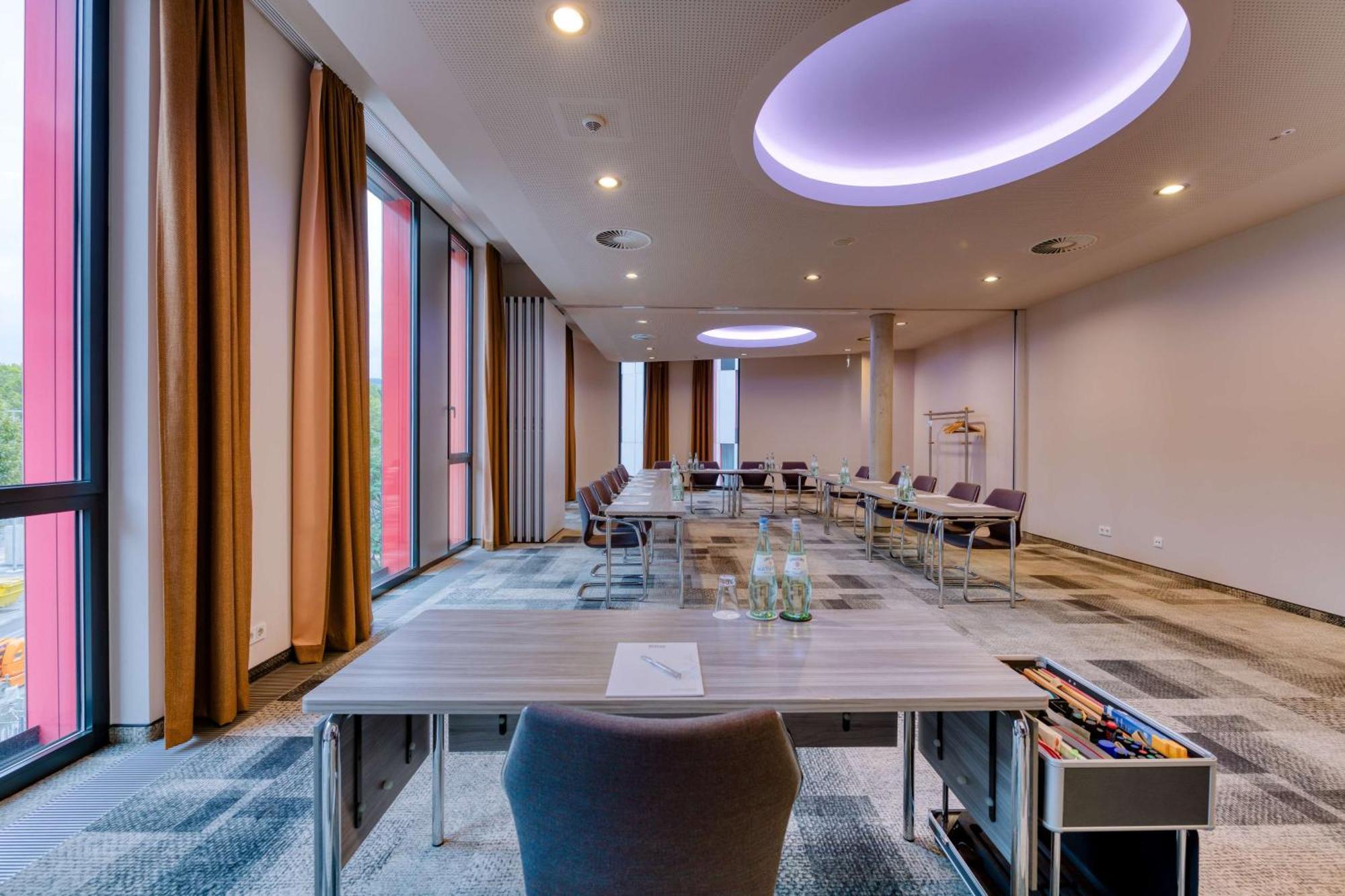 Hilton Garden Inn Stuttgart Neckarpark Bagian luar foto