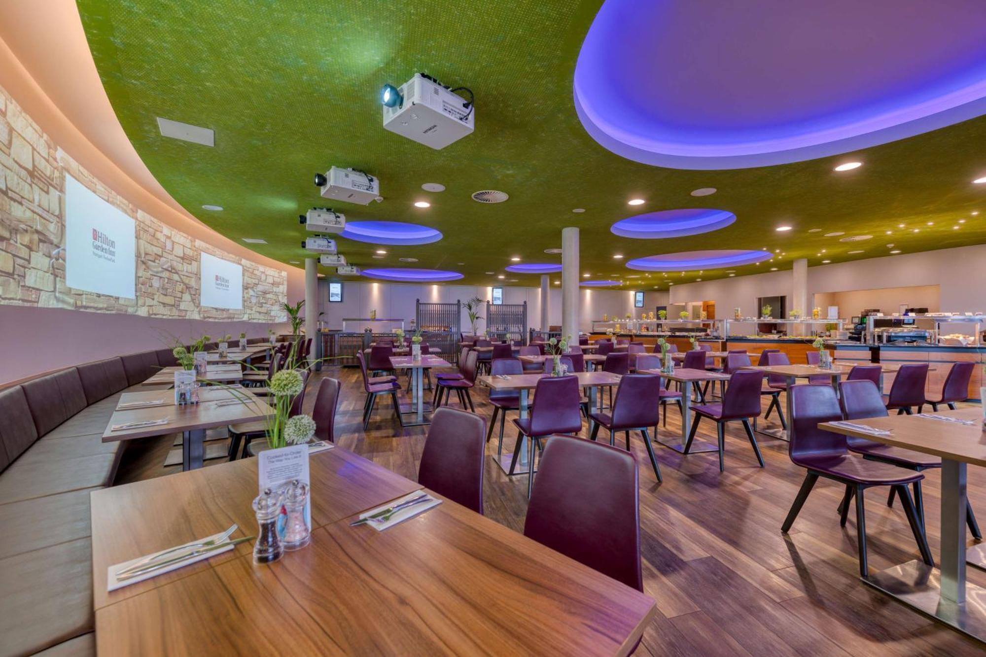 Hilton Garden Inn Stuttgart Neckarpark Bagian luar foto