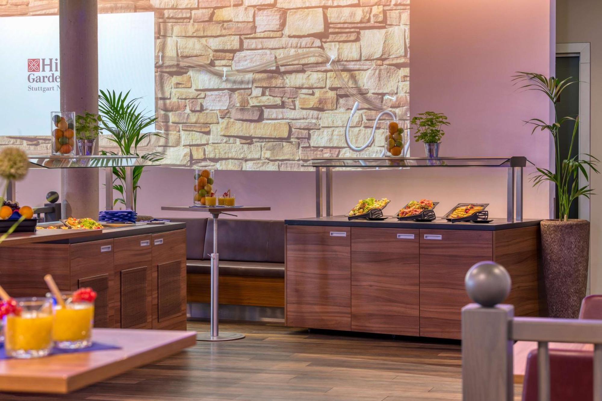 Hilton Garden Inn Stuttgart Neckarpark Bagian luar foto
